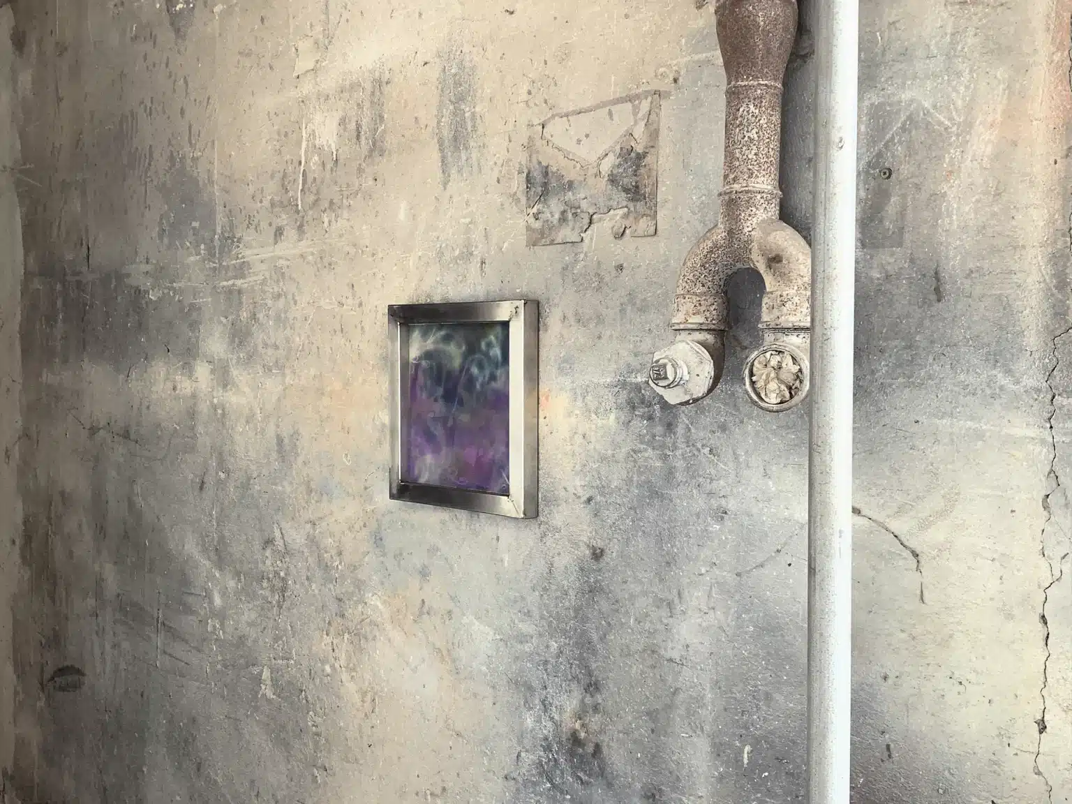 Acrylic painting, steel frame, installation view © André Baierl